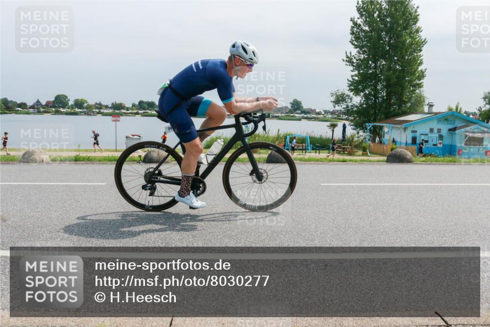 15.06.2025 - 27. Vierlanden-Triathlon H.Heesch http://msf.ph/oto/8030277 15.06.2025 11:30:52 Radfahren 639, 712, 749, 875, 926 meine-sportfotos.de