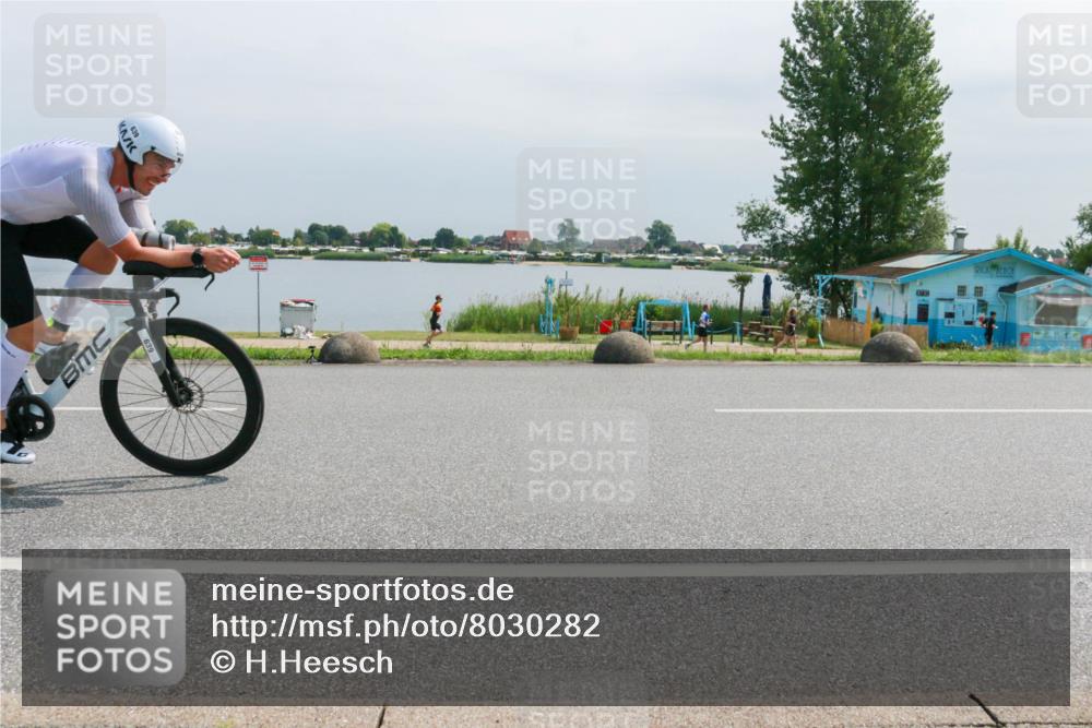 15.06.2025 - 27. Vierlanden-Triathlon H.Heesch http://msf.ph/oto/8030282 15.06.2025 11:30:53 Radfahren 167, 639, 749, 926 meine-sportfotos.de