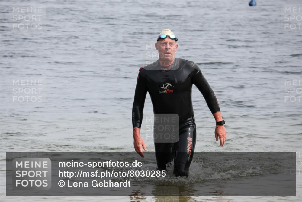 15.06.2025 - 27. Vierlanden-Triathlon Lena Gebhardt http://msf.ph/oto/8030285 15.06.2025 11:07:24 Schwimmen 787 meine-sportfotos.de