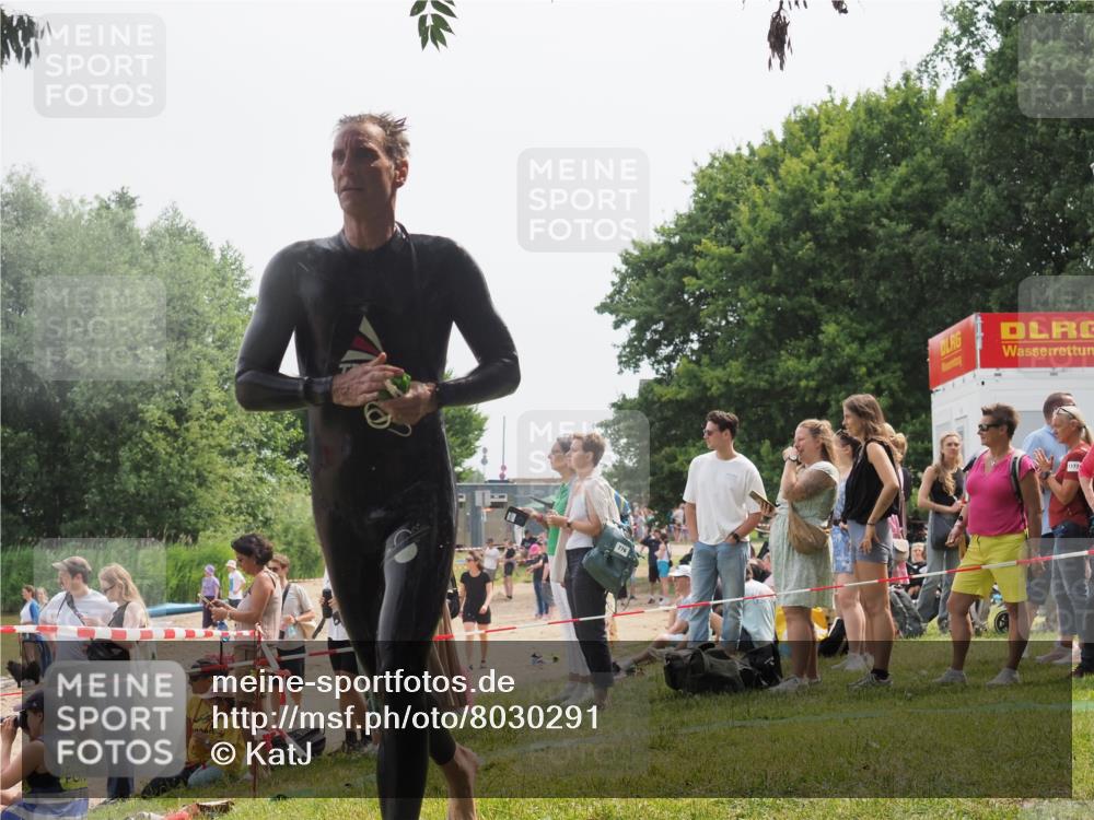 15.06.2025 - 27. Vierlanden-Triathlon KatJ http://msf.ph/oto/8030291 15.06.2025 11:07:00 Schwimmen 805, 844, 860, 871, 874 meine-sportfotos.de