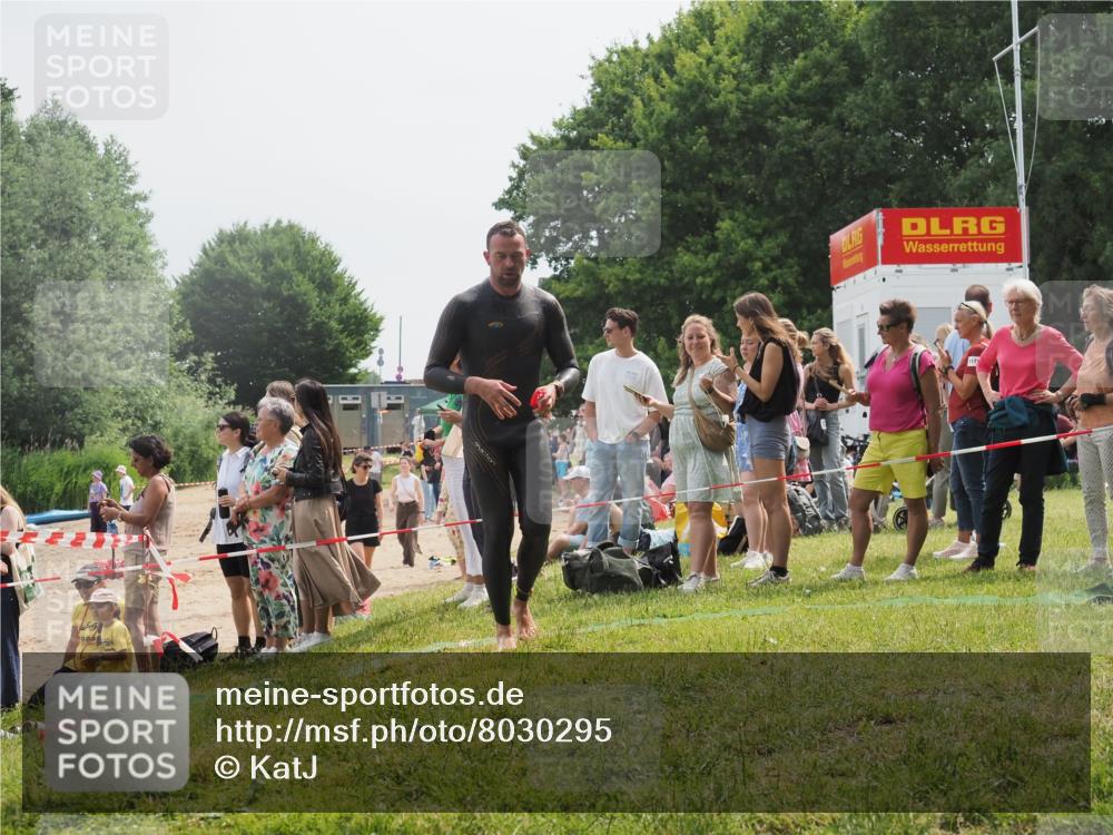 15.06.2025 - 27. Vierlanden-Triathlon KatJ http://msf.ph/oto/8030295 15.06.2025 11:07:06 Schwimmen 805, 844, 853, 874 meine-sportfotos.de