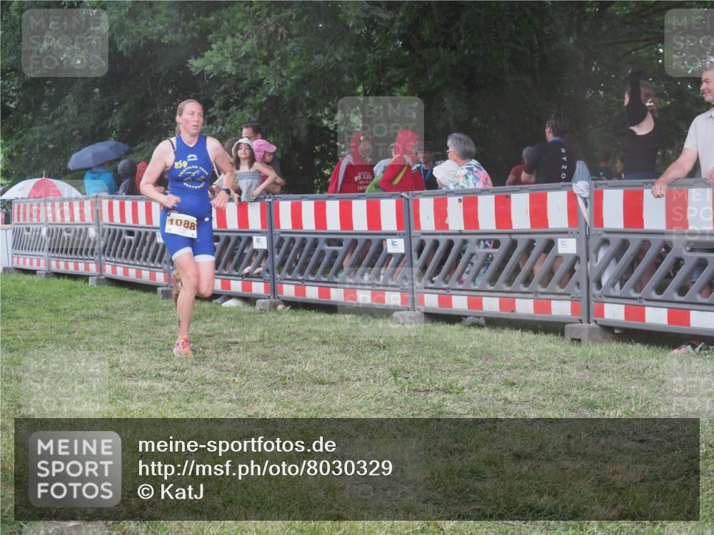 21.06.2025 - 27. Vierlanden-Triathlon KatJ http://msf.ph/oto/8030329 15.06.2025 13:37:30 Ziel 1088 meine-sportfotos.de