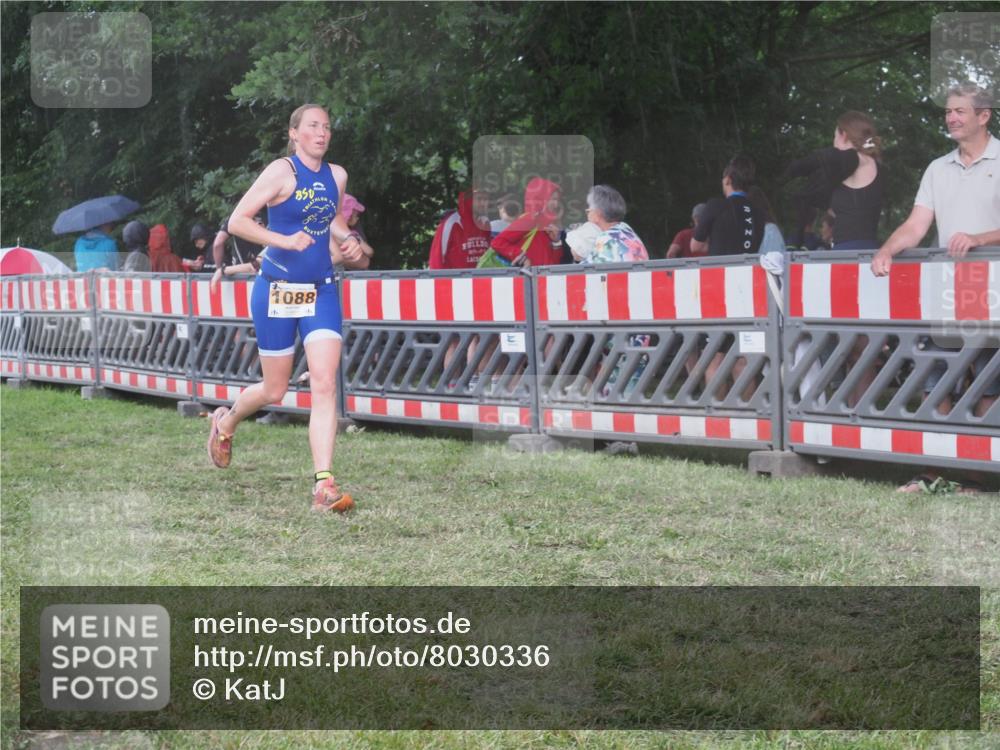 21.06.2025 - 27. Vierlanden-Triathlon KatJ http://msf.ph/oto/8030336 15.06.2025 13:37:30 Ziel 1088 meine-sportfotos.de