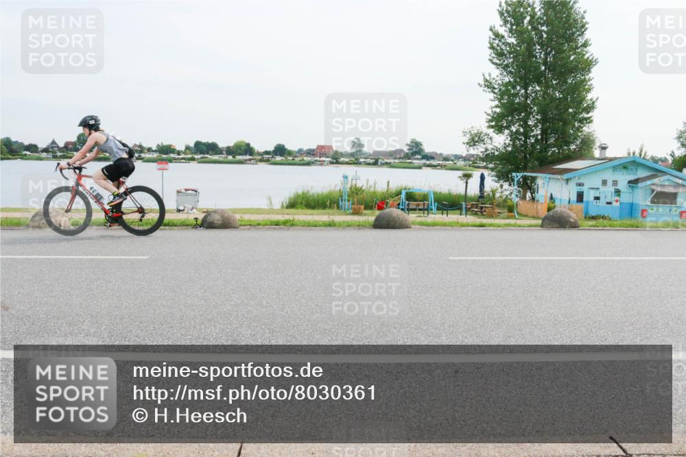 15.06.2025 - 27. Vierlanden-Triathlon H.Heesch http://msf.ph/oto/8030361 15.06.2025 10:32:58 Radfahren 145, 222, 307, 503 meine-sportfotos.de