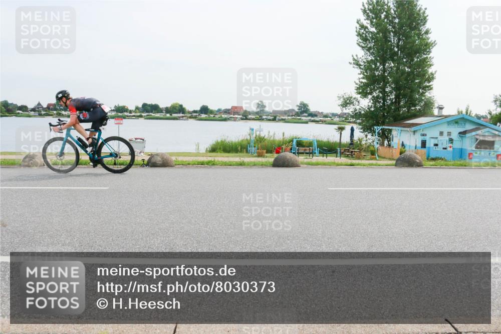 15.06.2025 - 27. Vierlanden-Triathlon H.Heesch http://msf.ph/oto/8030373 15.06.2025 10:33:07 Radfahren 35 meine-sportfotos.de