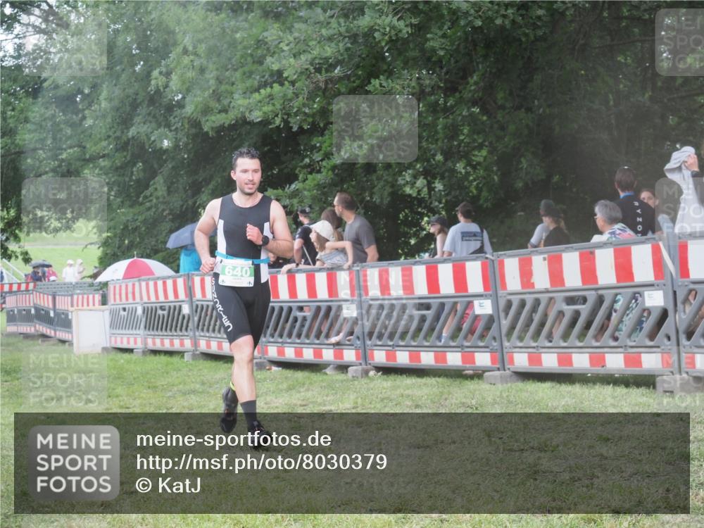 21.06.2025 - 27. Vierlanden-Triathlon KatJ http://msf.ph/oto/8030379 15.06.2025 13:37:48 Ziel 640 meine-sportfotos.de