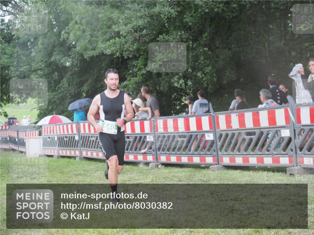 21.06.2025 - 27. Vierlanden-Triathlon KatJ http://msf.ph/oto/8030382 15.06.2025 13:37:48 Ziel 640 meine-sportfotos.de