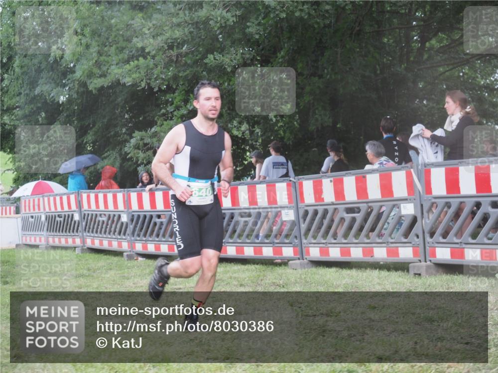 21.06.2025 - 27. Vierlanden-Triathlon KatJ http://msf.ph/oto/8030386 15.06.2025 13:37:48 Ziel 640 meine-sportfotos.de