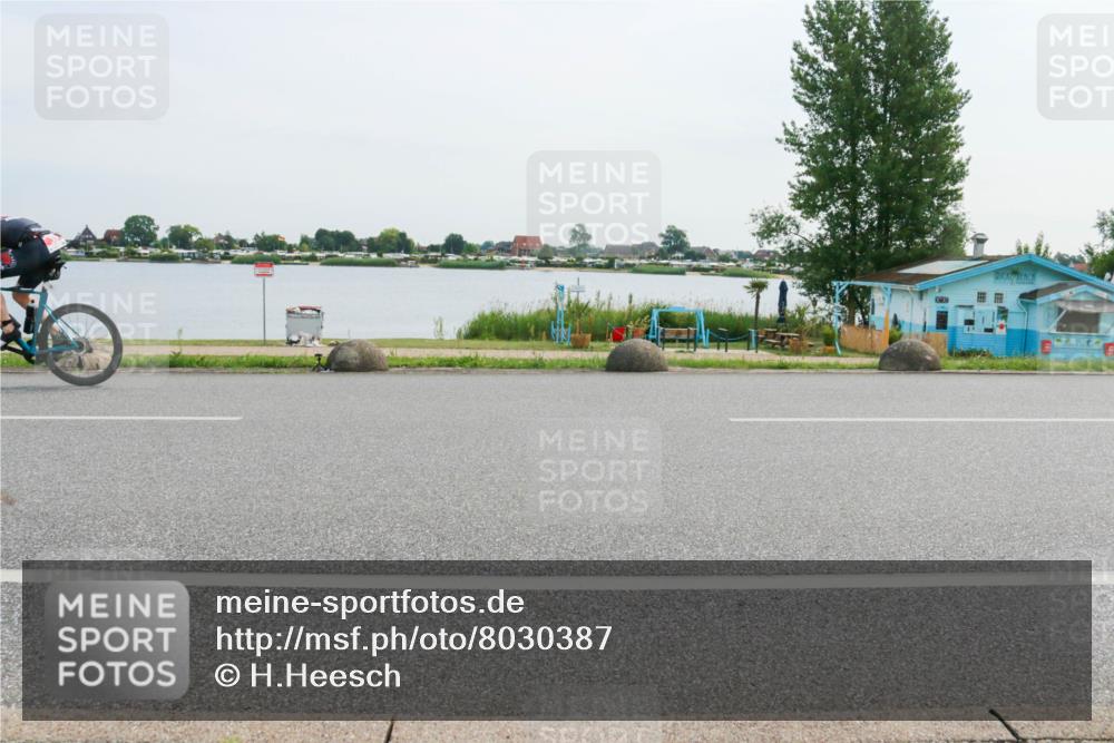 15.06.2025 - 27. Vierlanden-Triathlon H.Heesch http://msf.ph/oto/8030387 15.06.2025 10:33:07 Radfahren 35 meine-sportfotos.de