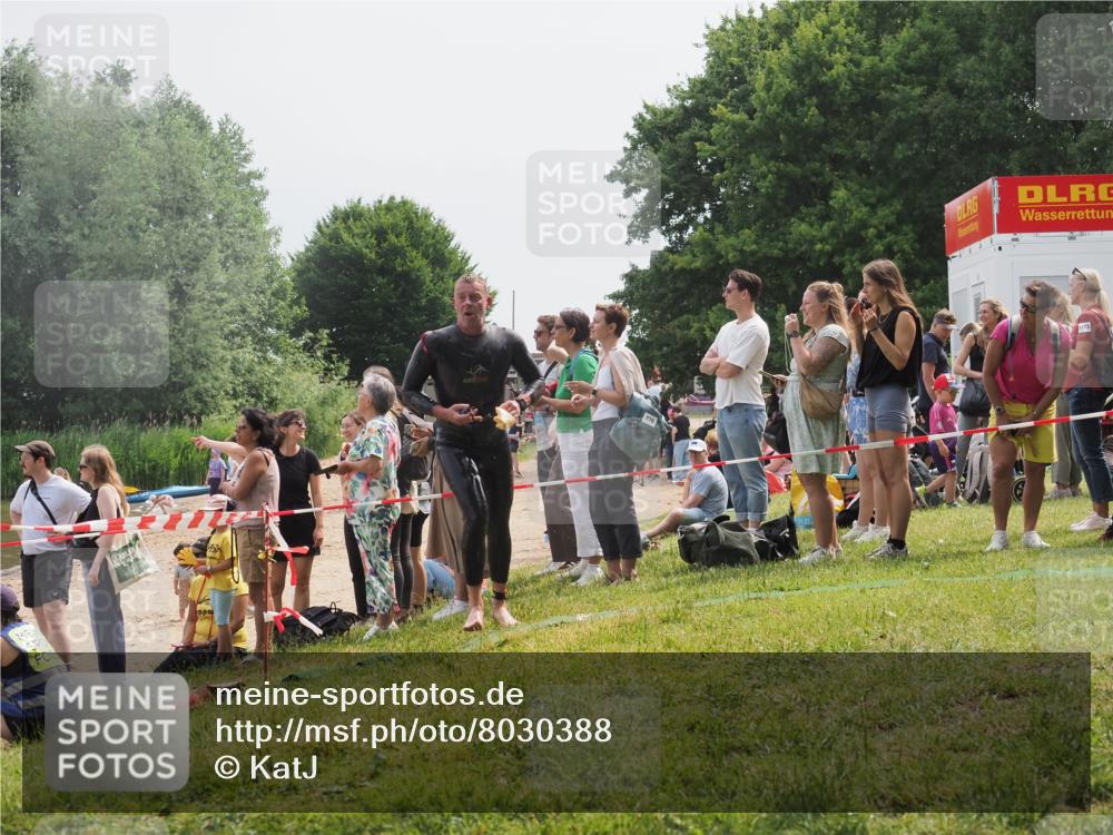 15.06.2025 - 27. Vierlanden-Triathlon KatJ http://msf.ph/oto/8030388 15.06.2025 11:07:35 Schwimmen 787 meine-sportfotos.de