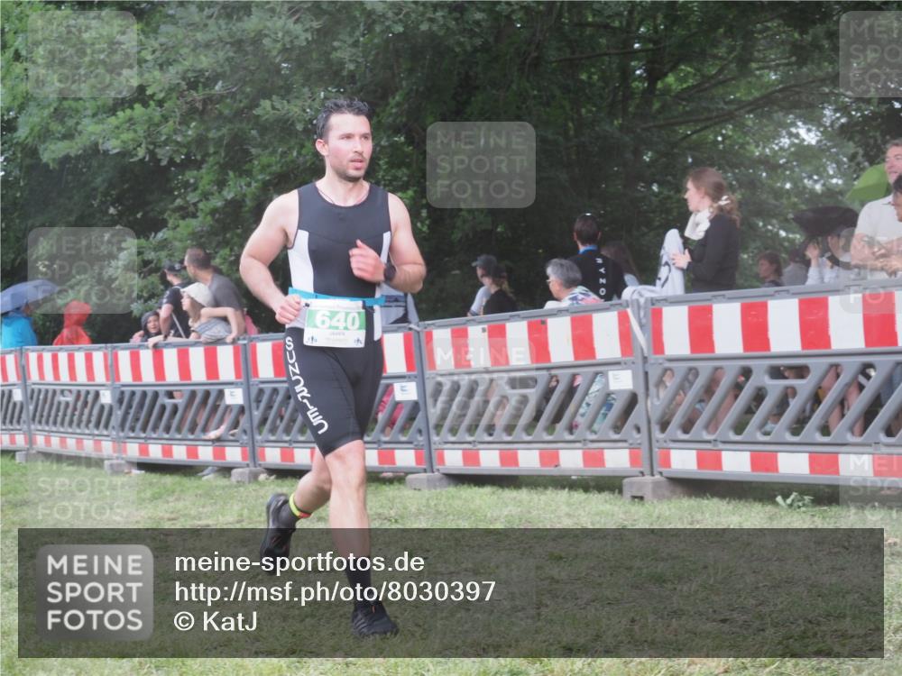 21.06.2025 - 27. Vierlanden-Triathlon KatJ http://msf.ph/oto/8030397 15.06.2025 13:37:48 Ziel 640 meine-sportfotos.de
