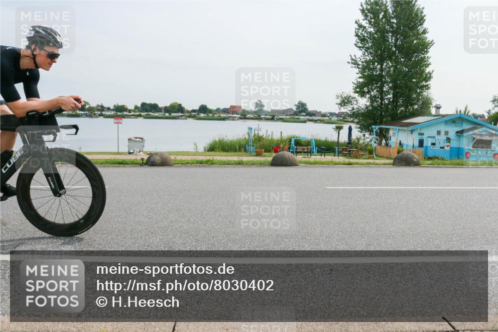 15.06.2025 - 27. Vierlanden-Triathlon H.Heesch http://msf.ph/oto/8030402 15.06.2025 10:33:22 Radfahren 59, 67, 176, 326, 438 meine-sportfotos.de