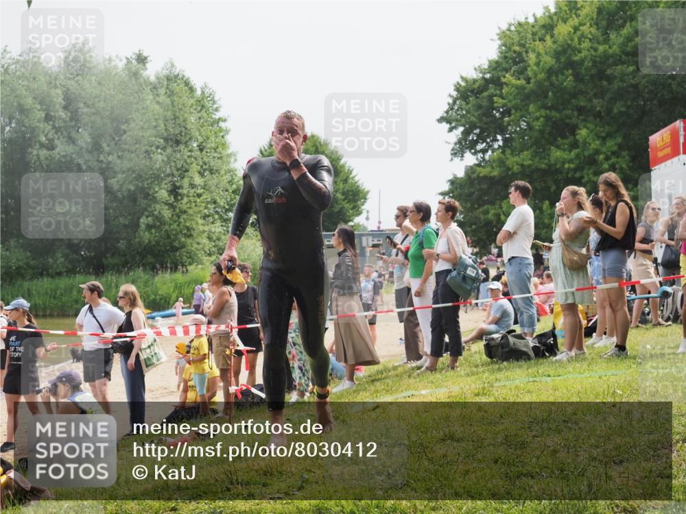 15.06.2025 - 27. Vierlanden-Triathlon KatJ http://msf.ph/oto/8030412 15.06.2025 11:07:36 Schwimmen 787 meine-sportfotos.de