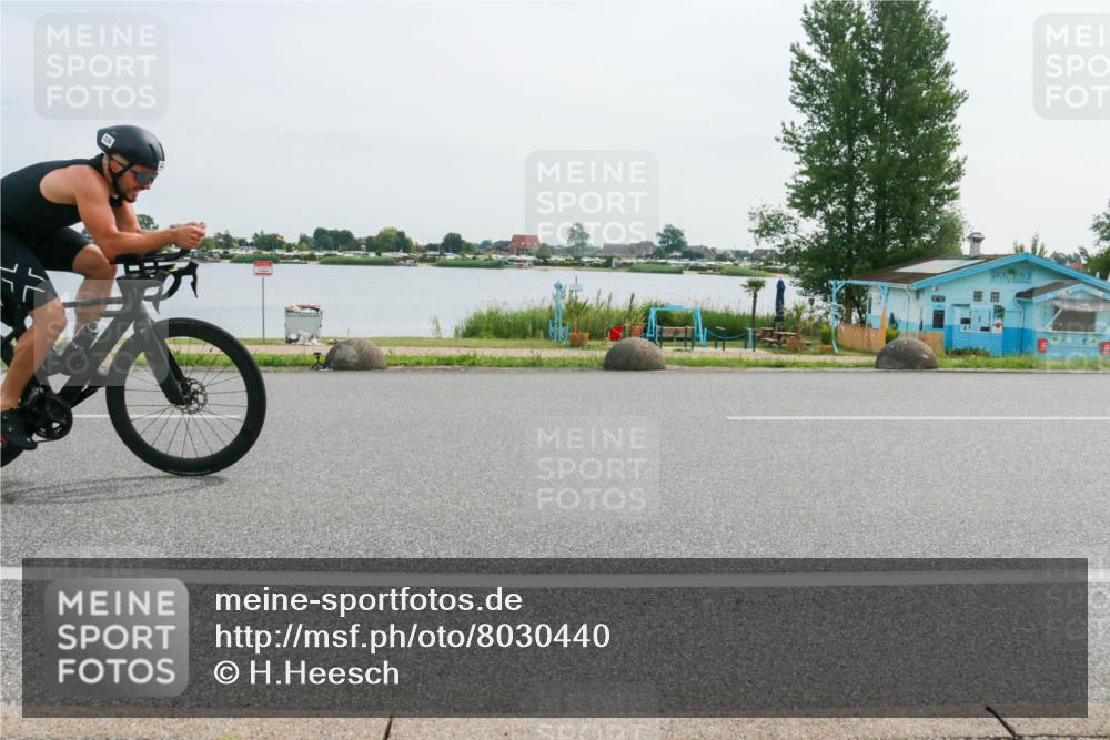 15.06.2025 - 27. Vierlanden-Triathlon H.Heesch http://msf.ph/oto/8030440 15.06.2025 10:33:26 Radfahren 59, 100, 176, 326, 329, 438 meine-sportfotos.de