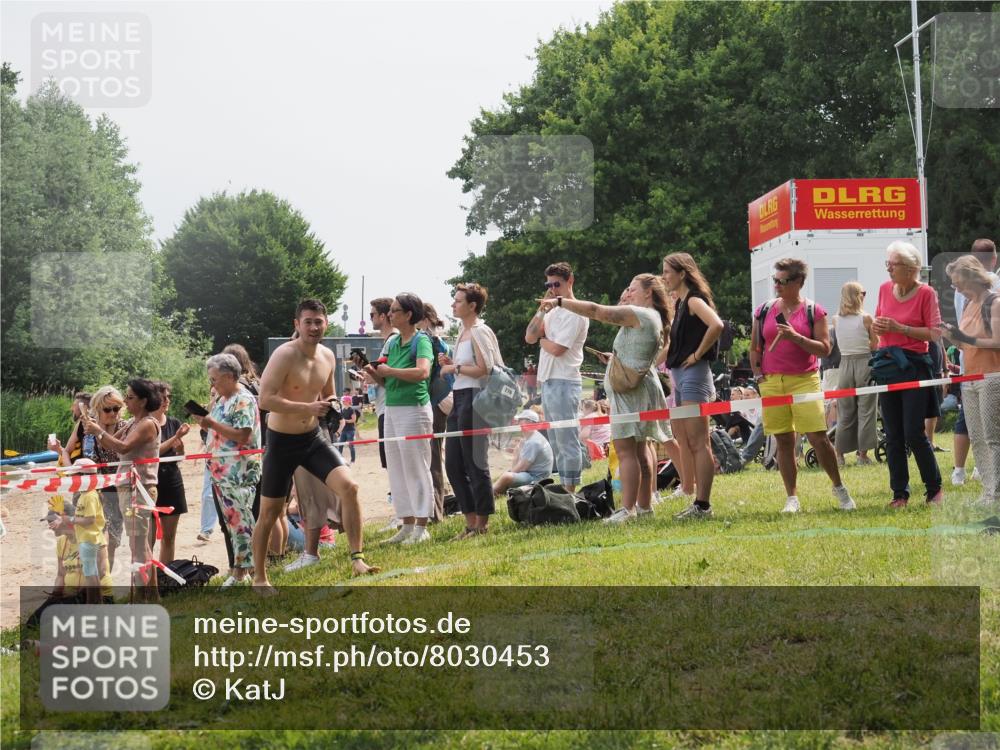 15.06.2025 - 27. Vierlanden-Triathlon KatJ http://msf.ph/oto/8030453 15.06.2025 11:07:52 Schwimmen 653 meine-sportfotos.de