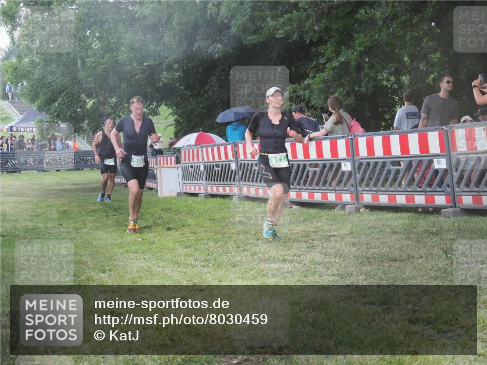 21.06.2025 - 27. Vierlanden-Triathlon KatJ http://msf.ph/oto/8030459 15.06.2025 13:38:20 Ziel 786, 856, 911 meine-sportfotos.de