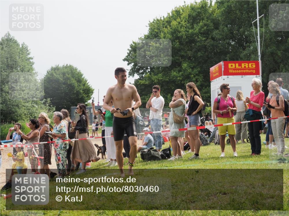 15.06.2025 - 27. Vierlanden-Triathlon KatJ http://msf.ph/oto/8030460 15.06.2025 11:07:54 Schwimmen 653 meine-sportfotos.de