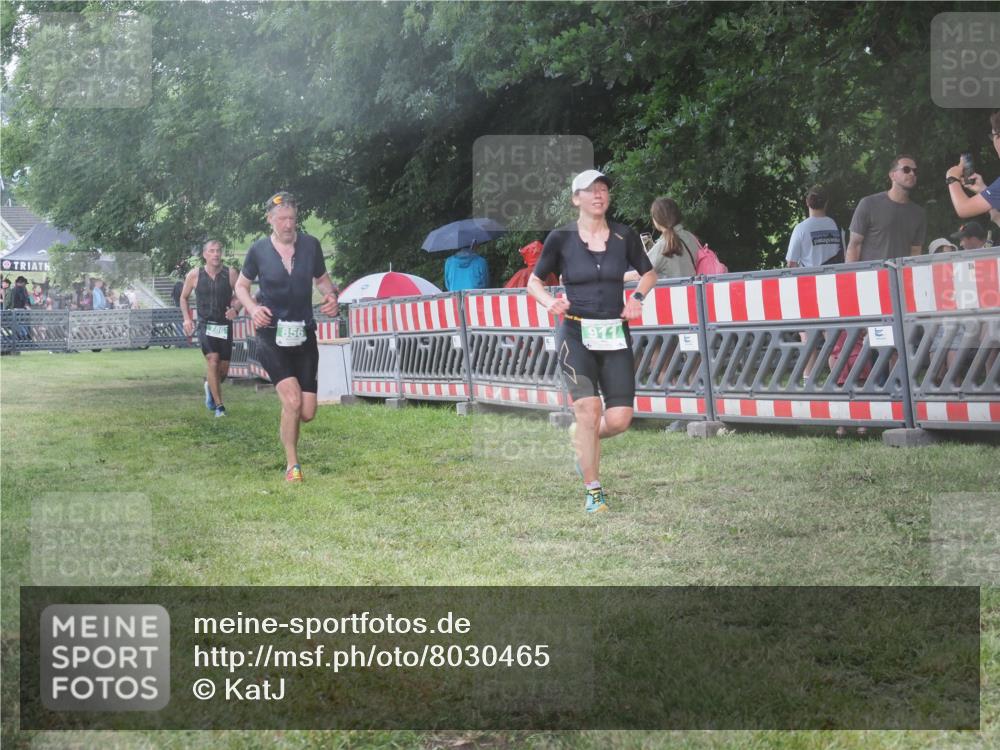 21.06.2025 - 27. Vierlanden-Triathlon KatJ http://msf.ph/oto/8030465 15.06.2025 13:38:20 Ziel 786, 856, 911 meine-sportfotos.de