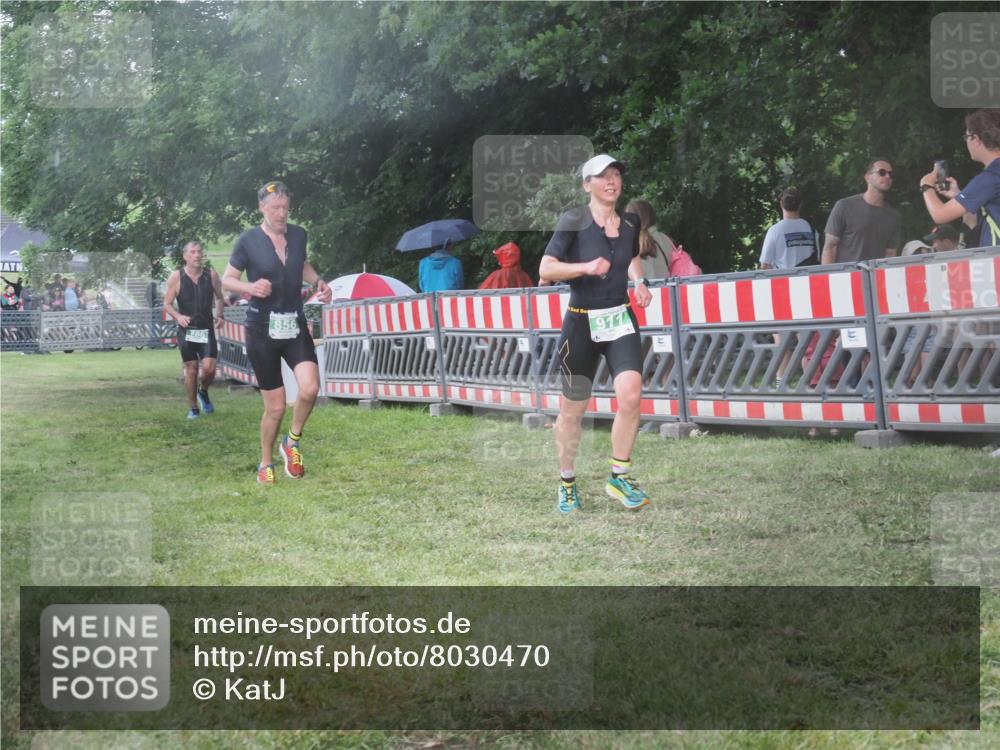 21.06.2025 - 27. Vierlanden-Triathlon KatJ http://msf.ph/oto/8030470 15.06.2025 13:38:20 Ziel 786, 856, 911 meine-sportfotos.de