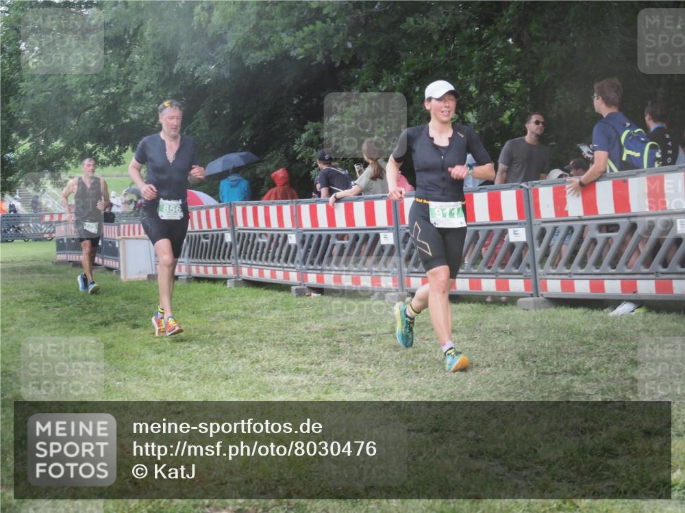 21.06.2025 - 27. Vierlanden-Triathlon KatJ http://msf.ph/oto/8030476 15.06.2025 13:38:21 Ziel 786, 856, 911 meine-sportfotos.de