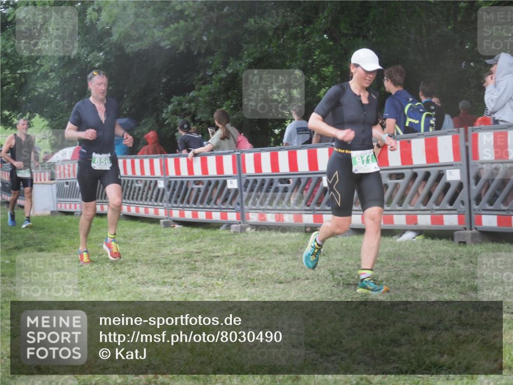 21.06.2025 - 27. Vierlanden-Triathlon KatJ http://msf.ph/oto/8030490 15.06.2025 13:38:21 Ziel 786, 856, 911 meine-sportfotos.de
