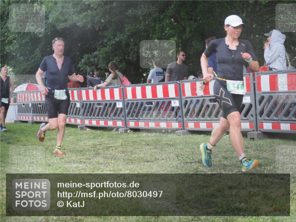 21.06.2025 - 27. Vierlanden-Triathlon KatJ http://msf.ph/oto/8030497 15.06.2025 13:38:21 Ziel 786, 856, 911 meine-sportfotos.de