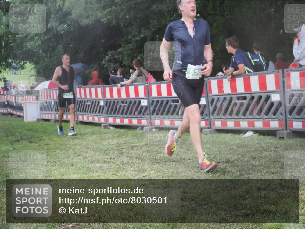 21.06.2025 - 27. Vierlanden-Triathlon KatJ http://msf.ph/oto/8030501 15.06.2025 13:38:22 Ziel 786, 856, 911 meine-sportfotos.de