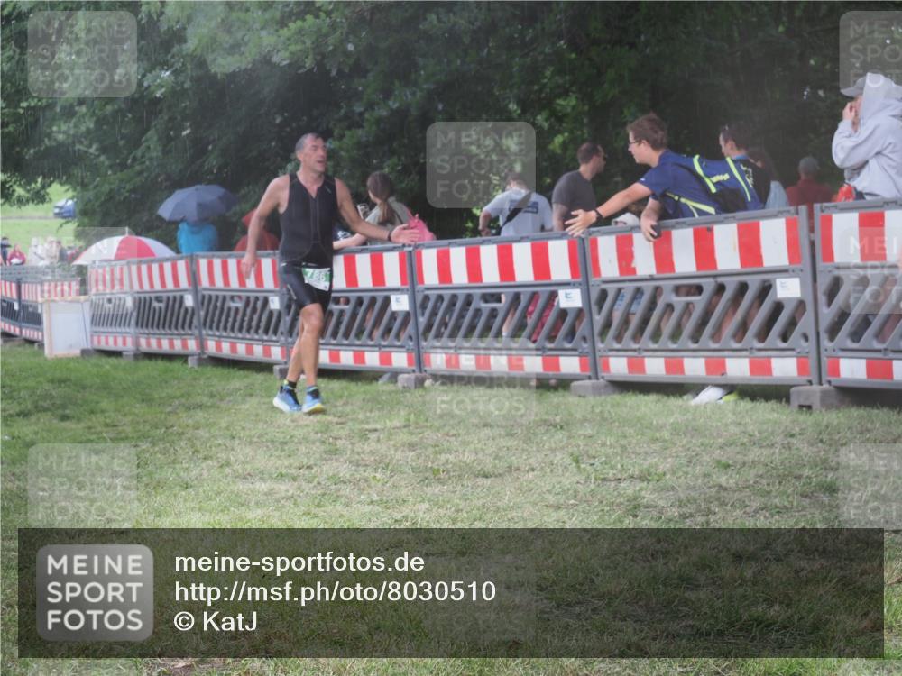 21.06.2025 - 27. Vierlanden-Triathlon KatJ http://msf.ph/oto/8030510 15.06.2025 13:38:23 Ziel 786, 856, 911 meine-sportfotos.de