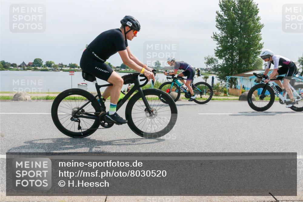 15.06.2025 - 27. Vierlanden-Triathlon H.Heesch http://msf.ph/oto/8030520 15.06.2025 11:30:58 Radfahren 167, 228, 651, 891, 926, 980 meine-sportfotos.de
