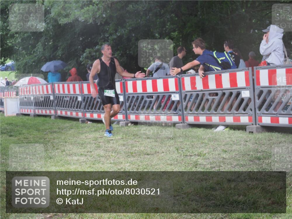 21.06.2025 - 27. Vierlanden-Triathlon KatJ http://msf.ph/oto/8030521 15.06.2025 13:38:23 Ziel 786, 856, 911 meine-sportfotos.de