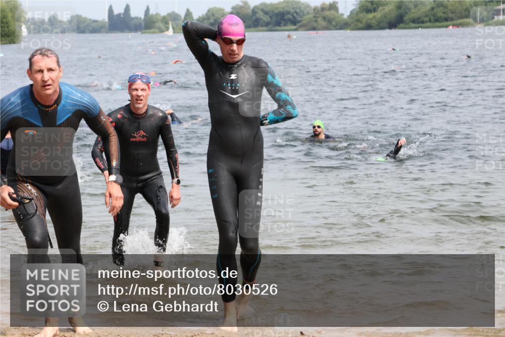 15.06.2025 - 27. Vierlanden-Triathlon Lena Gebhardt http://msf.ph/oto/8030526 15.06.2025 11:08:09 Schwimmen 782, 794, 797, 799, 828 meine-sportfotos.de