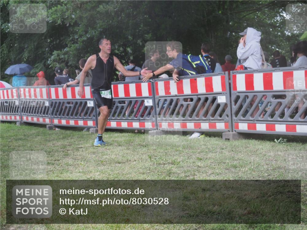 21.06.2025 - 27. Vierlanden-Triathlon KatJ http://msf.ph/oto/8030528 15.06.2025 13:38:24 Ziel 786, 856, 911 meine-sportfotos.de