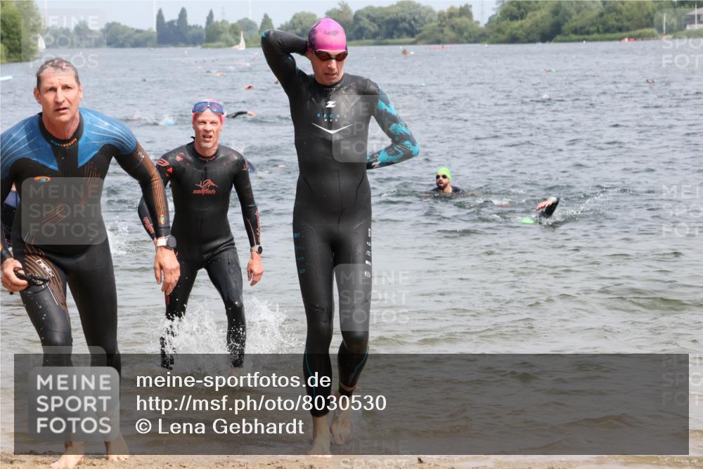 15.06.2025 - 27. Vierlanden-Triathlon Lena Gebhardt http://msf.ph/oto/8030530 15.06.2025 11:08:09 Schwimmen 782, 794, 797, 799, 828 meine-sportfotos.de