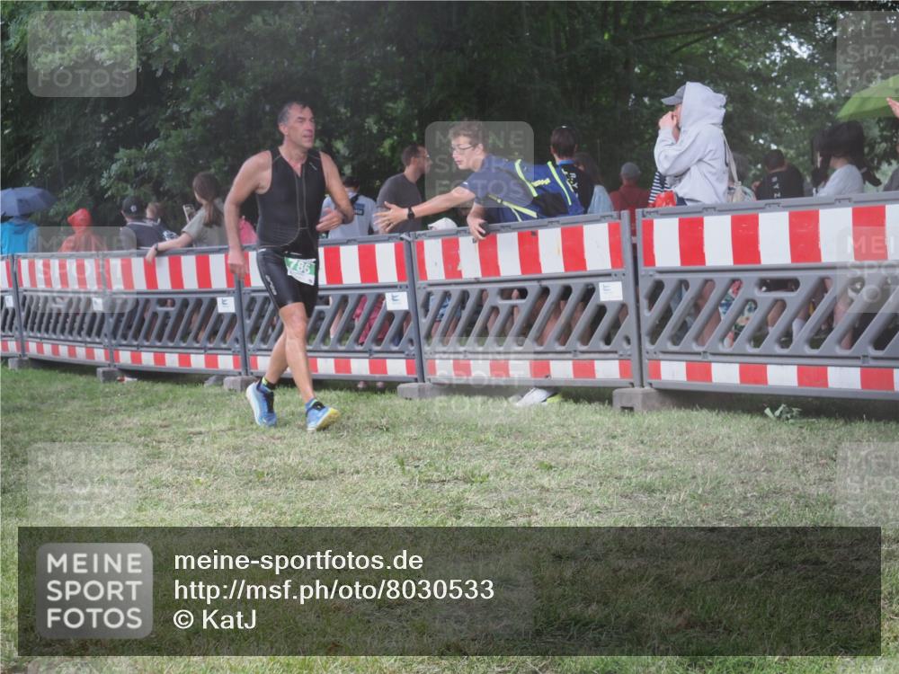 21.06.2025 - 27. Vierlanden-Triathlon KatJ http://msf.ph/oto/8030533 15.06.2025 13:38:24 Ziel 786, 856, 911 meine-sportfotos.de