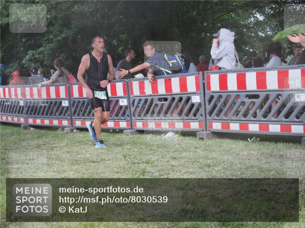 21.06.2025 - 27. Vierlanden-Triathlon KatJ http://msf.ph/oto/8030539 15.06.2025 13:38:24 Ziel 786, 856, 911 meine-sportfotos.de