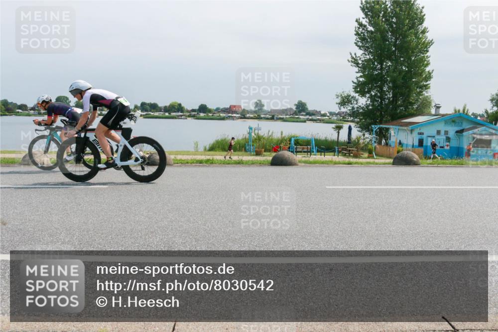 15.06.2025 - 27. Vierlanden-Triathlon H.Heesch http://msf.ph/oto/8030542 15.06.2025 11:30:58 Radfahren 167, 228, 651, 891, 926, 980 meine-sportfotos.de