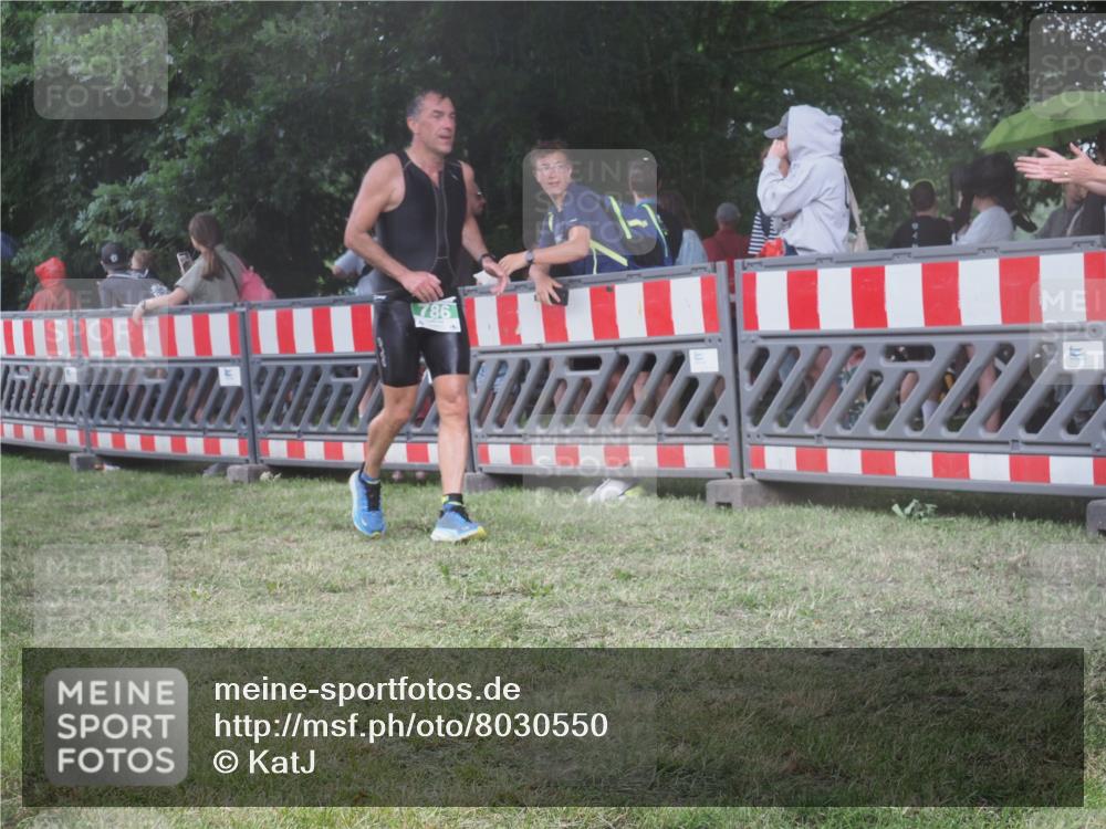 21.06.2025 - 27. Vierlanden-Triathlon KatJ http://msf.ph/oto/8030550 15.06.2025 13:38:24 Ziel 786, 856, 911 meine-sportfotos.de