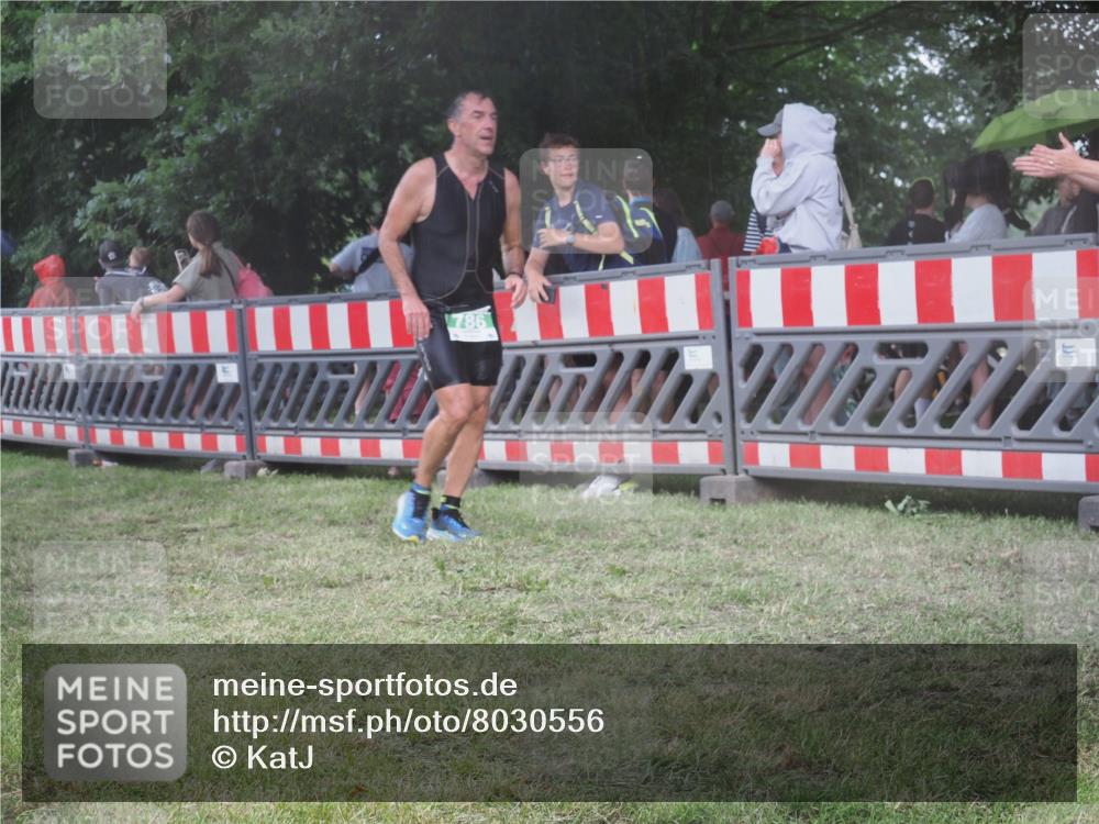 21.06.2025 - 27. Vierlanden-Triathlon KatJ http://msf.ph/oto/8030556 15.06.2025 13:38:25 Ziel 29, 786, 856 meine-sportfotos.de
