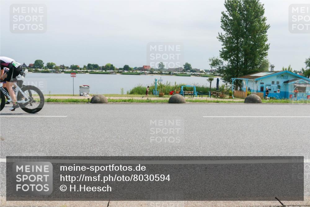 15.06.2025 - 27. Vierlanden-Triathlon H.Heesch http://msf.ph/oto/8030594 15.06.2025 11:30:59 Radfahren 167, 228, 651, 891, 980 meine-sportfotos.de