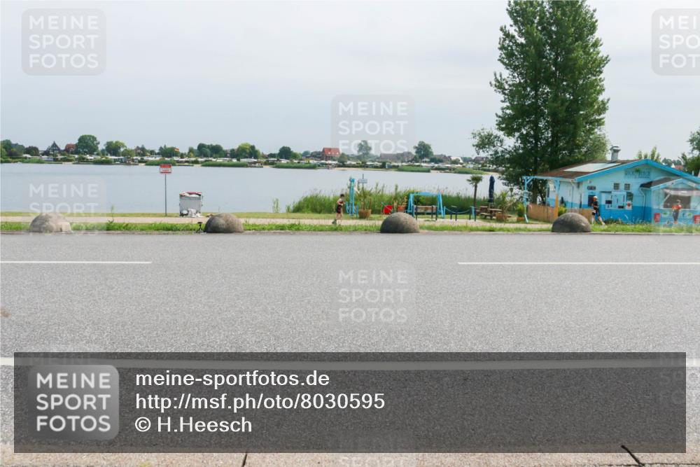 15.06.2025 - 27. Vierlanden-Triathlon H.Heesch http://msf.ph/oto/8030595 15.06.2025 11:30:59 Radfahren 167, 228, 651, 891, 980 meine-sportfotos.de