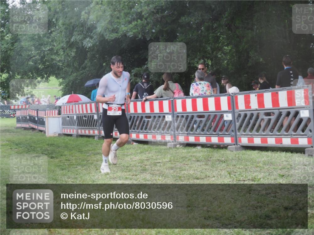 21.06.2025 - 27. Vierlanden-Triathlon KatJ http://msf.ph/oto/8030596 15.06.2025 13:38:34 Ziel 29 meine-sportfotos.de