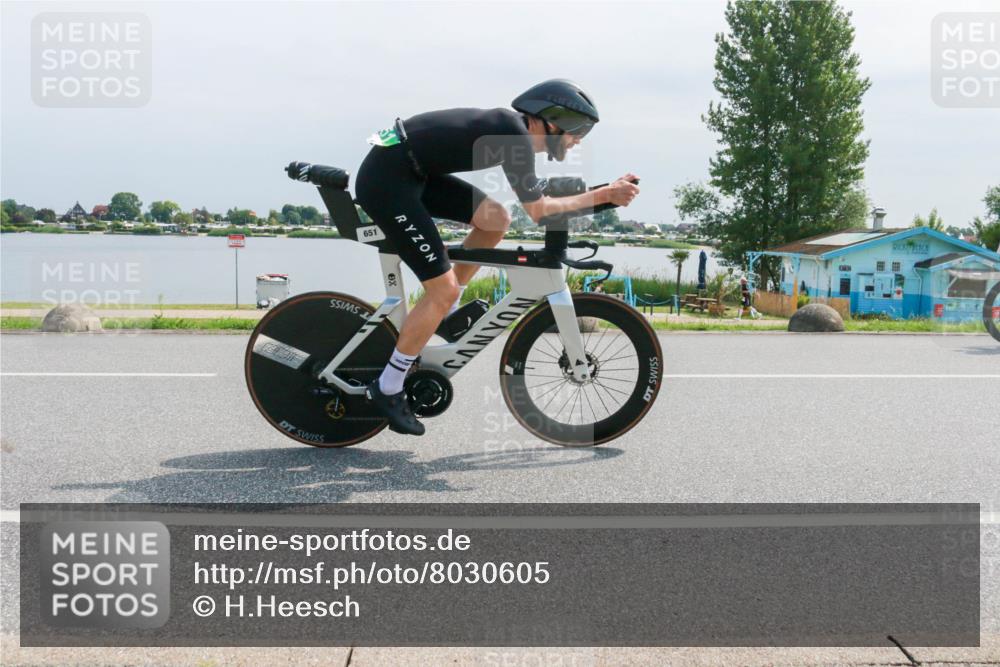 15.06.2025 - 27. Vierlanden-Triathlon H.Heesch http://msf.ph/oto/8030605 15.06.2025 11:31:00 Radfahren 167, 228, 651, 891, 931, 980 meine-sportfotos.de