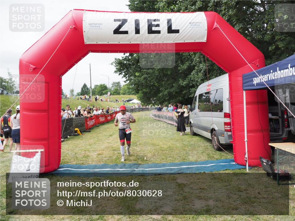 21.06.2025 - 27. Vierlanden-Triathlon MichiJ http://msf.ph/oto/8030628 15.06.2026 12:39:21 Ziel 41 meine-sportfotos.de
