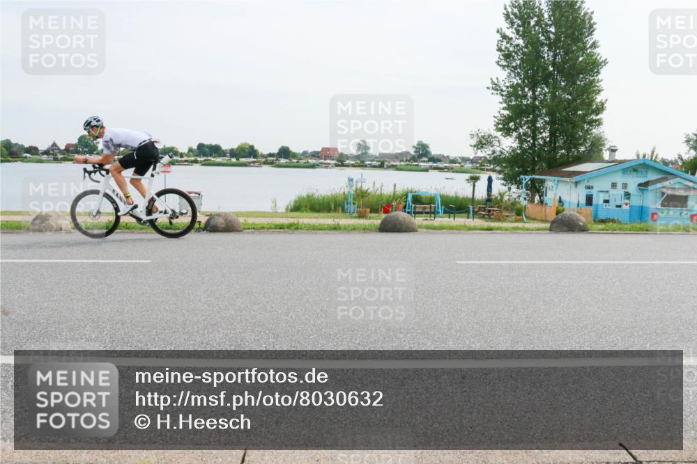 15.06.2025 - 27. Vierlanden-Triathlon H.Heesch http://msf.ph/oto/8030632 15.06.2025 10:34:29 Radfahren 138, 151 meine-sportfotos.de