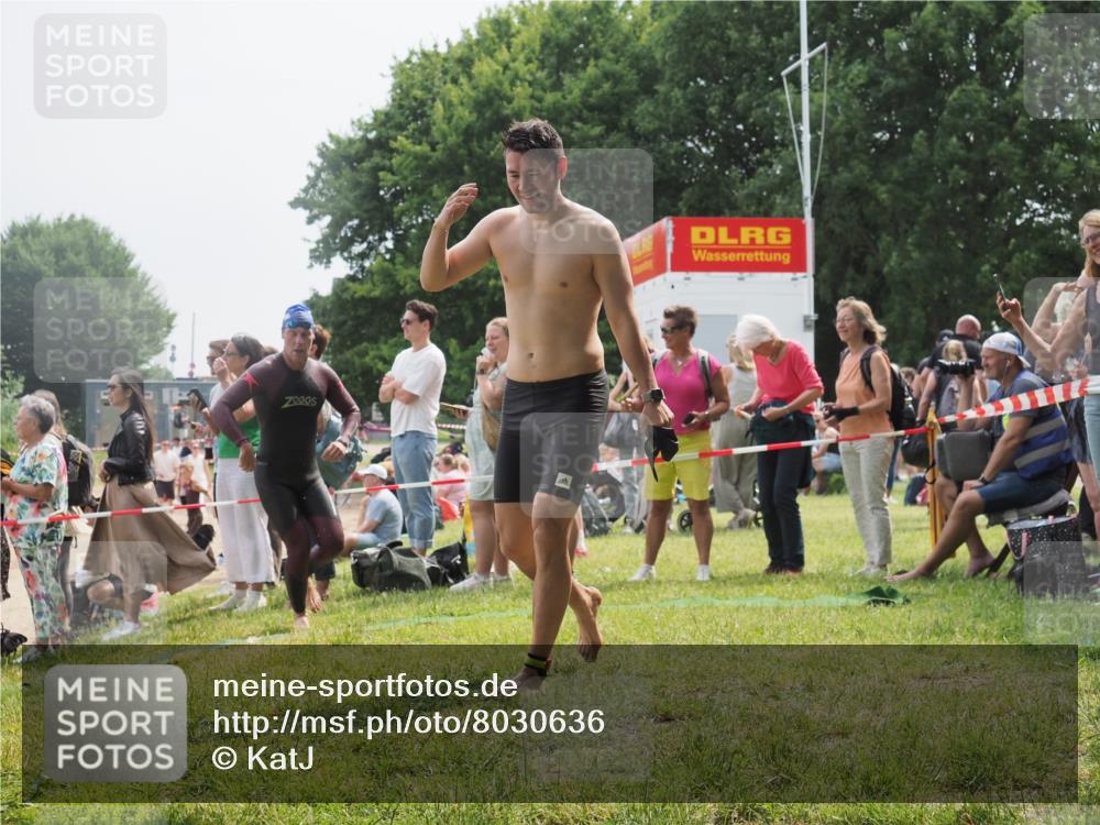 15.06.2025 - 27. Vierlanden-Triathlon KatJ http://msf.ph/oto/8030636 15.06.2025 11:08:09 Schwimmen 782, 794, 799, 830 meine-sportfotos.de