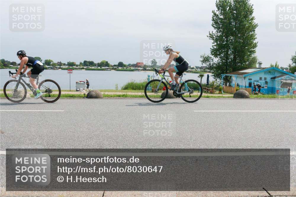 15.06.2025 - 27. Vierlanden-Triathlon H.Heesch http://msf.ph/oto/8030647 15.06.2025 11:31:06 Radfahren 924, 931, 1400 meine-sportfotos.de