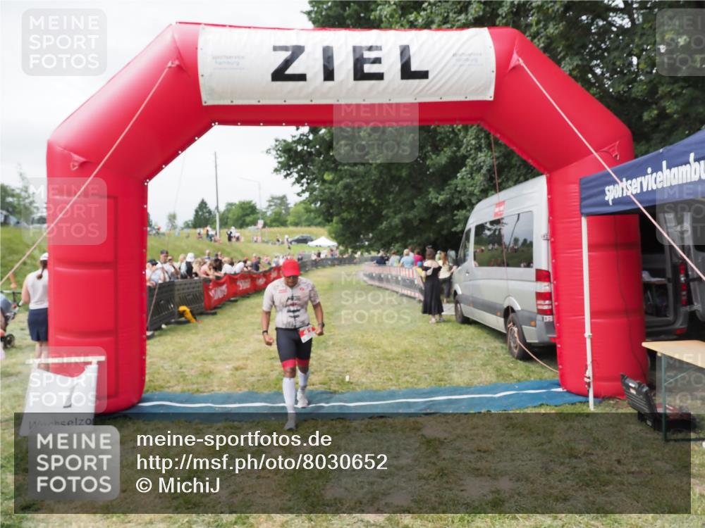 21.06.2025 - 27. Vierlanden-Triathlon MichiJ http://msf.ph/oto/8030652 15.06.2026 12:39:22 Ziel 41 meine-sportfotos.de
