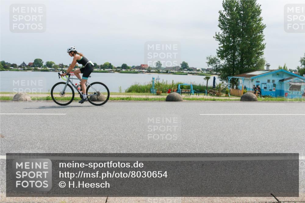 15.06.2025 - 27. Vierlanden-Triathlon H.Heesch http://msf.ph/oto/8030654 15.06.2025 11:31:06 Radfahren 924, 931, 1400 meine-sportfotos.de