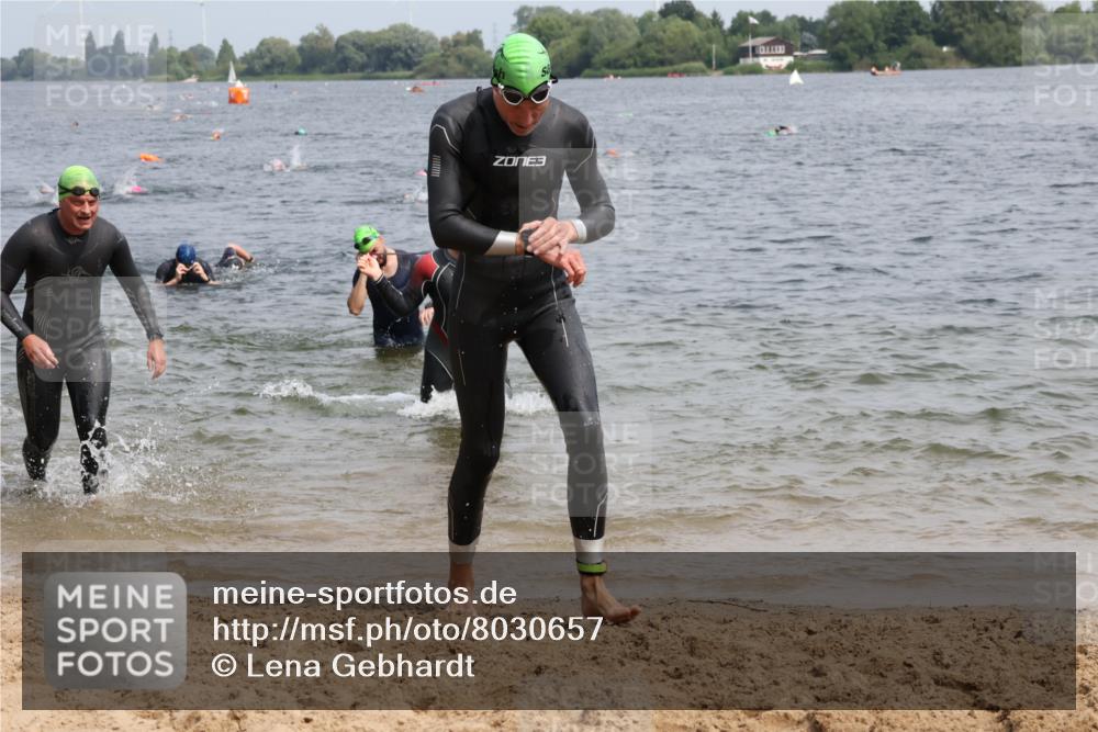 15.06.2025 - 27. Vierlanden-Triathlon Lena Gebhardt http://msf.ph/oto/8030657 15.06.2025 11:08:23 Schwimmen 750, 797, 820, 828, 835, 836, 845, 847 meine-sportfotos.de