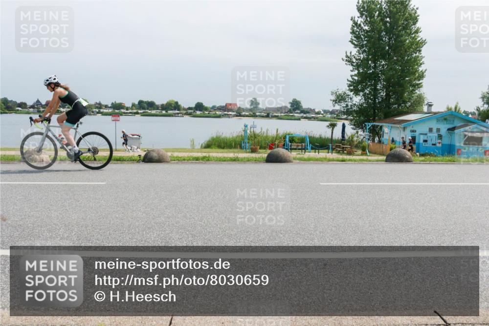 15.06.2025 - 27. Vierlanden-Triathlon H.Heesch http://msf.ph/oto/8030659 15.06.2025 11:31:06 Radfahren 924, 931, 1400 meine-sportfotos.de